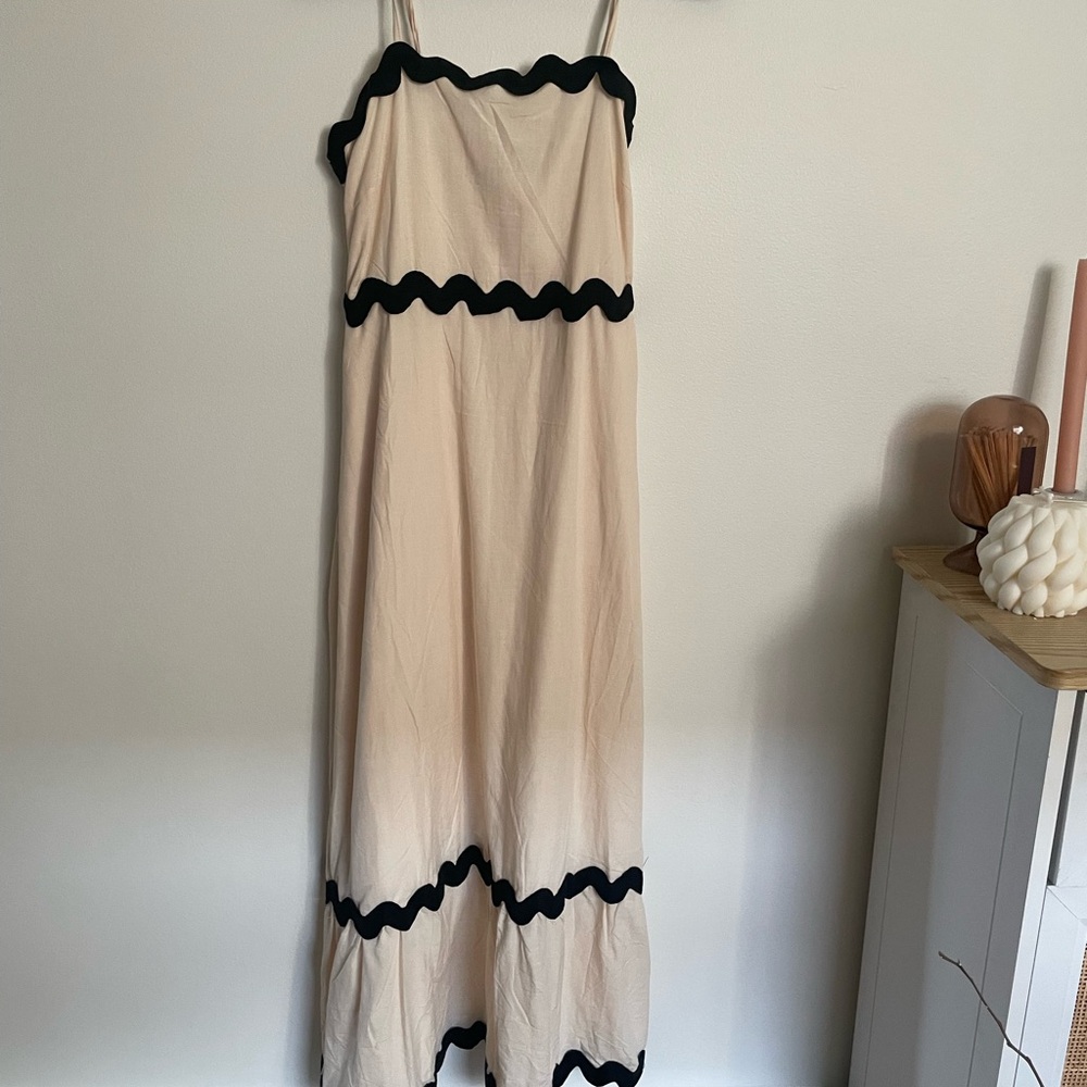 Elegant Cream and Black Maxi Dress